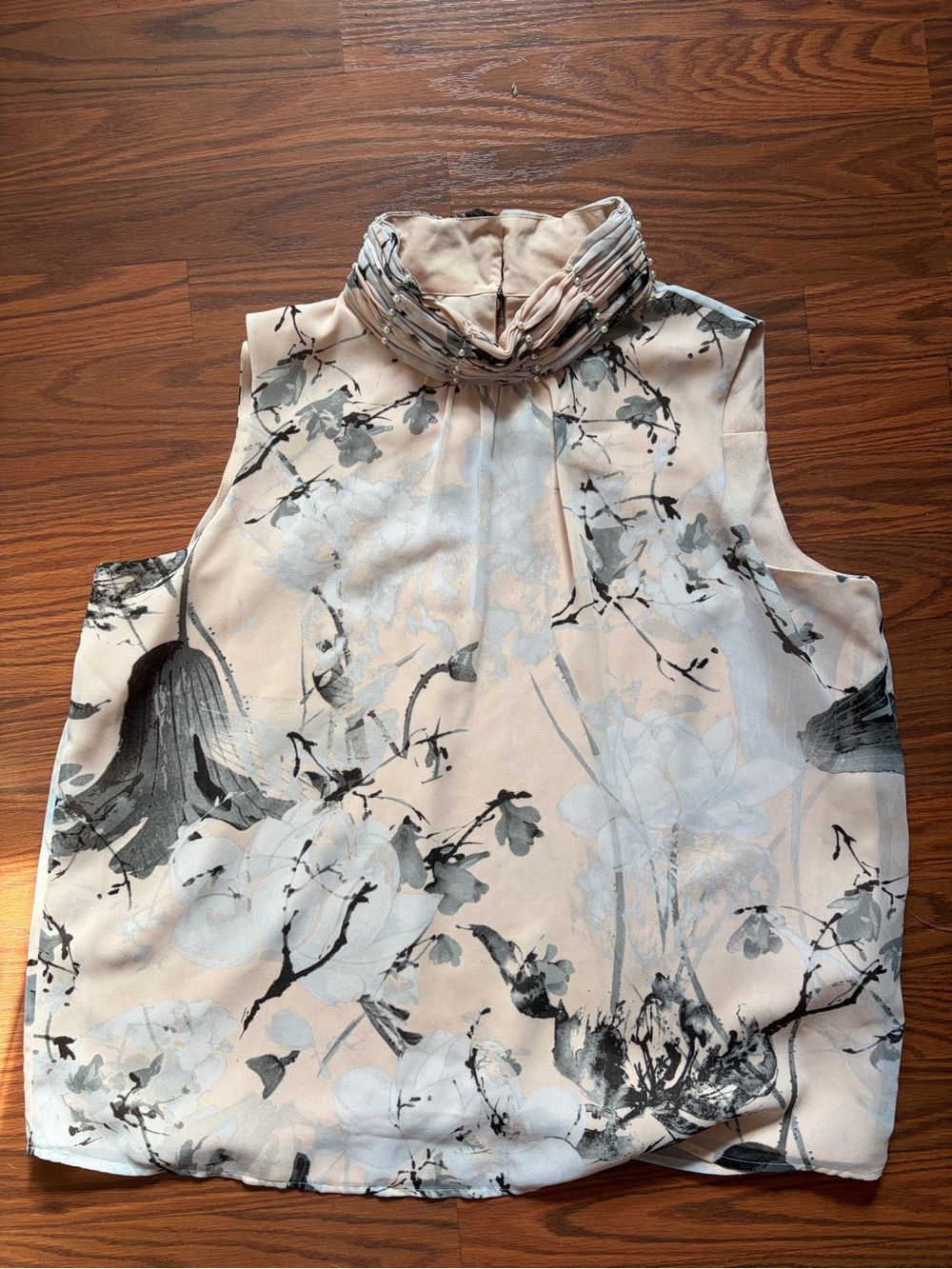 Karl Lagerfeld Paris Floral Sleeveless Blouse XL Pearl Neck Detail